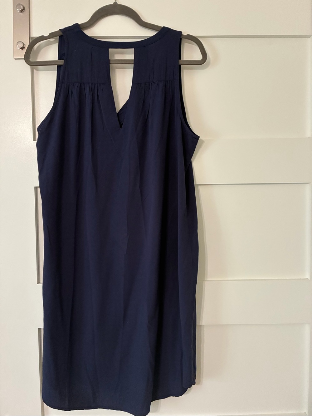 Old Navy Navy V-Notch Sleeveless Shift Dress
